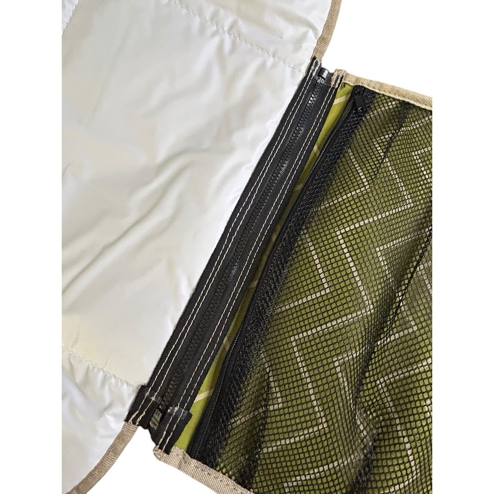 Peary Beary Baby Portable Changing Station Diaper Changing Pad Clutch Green NWT - Picture 10 of 11